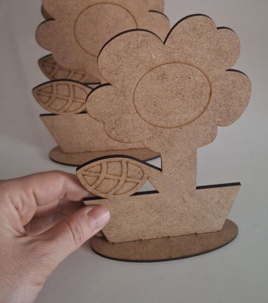 Ebrulisler Ahşap Vazoda Papatya Boyama