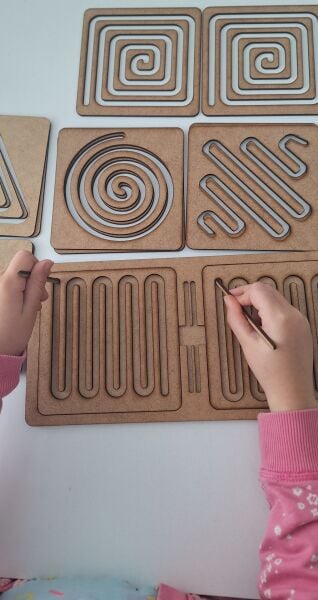 Ahşap Oyuncak Sağ El/sol El Koordinasyon Oyunu, Iki El Çizgi Çalışması, 6 Çizim Seti