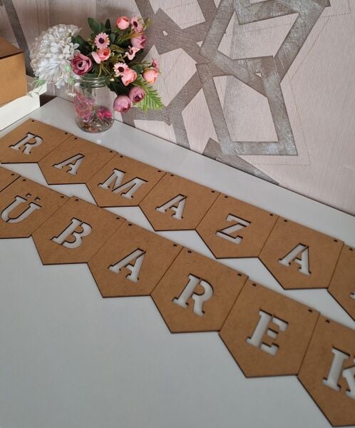 Ebrulisler Ahşap Ramazan Mübarek Flama 14 adet Harf