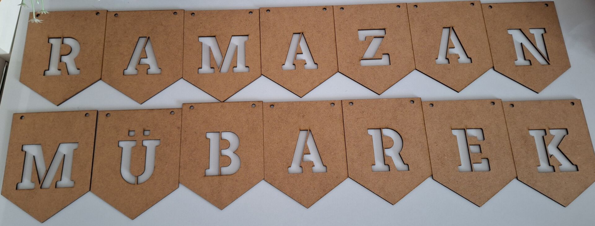 Ebrulisler Ahşap Ramazan Mübarek Flama 14 adet Harf